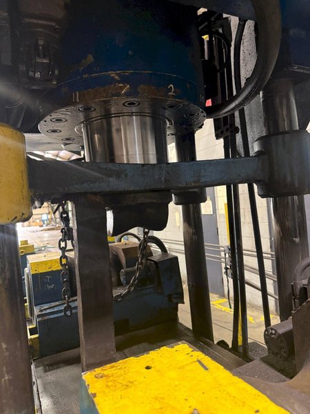 400 TON X 30' DRILCO TRAVELING HEAD HYDRAULIC STRAIGHTENING PRESS: YOBRO #25135