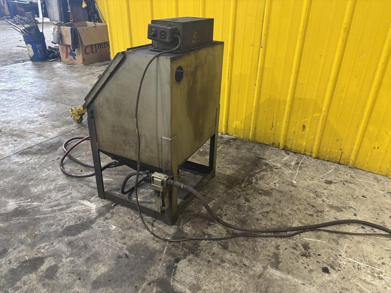 20”W x 18”D x 18”H TRINCO MODEL #20/CDB BENCH BLAST CABINET : YOBRO #23853