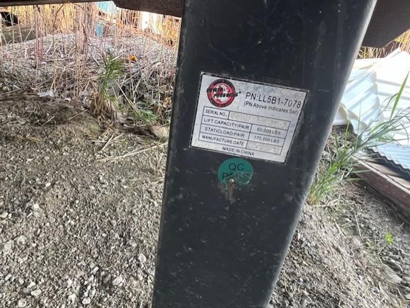 PORTABLE LOADING DOCK / RAMP STOCK# 3842