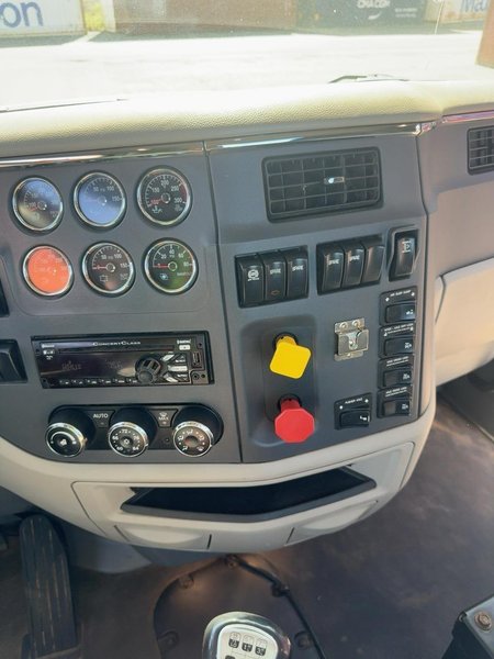Peterbilt 567 Log Truck, 2018 – PACCAR Engine Heavy Spec Logging Truck, Tandem Axle, Ready to Work