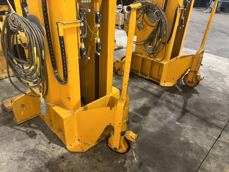 (4) 20 TON (160,000 LBS TOTAL) RAILWAY / NEUERO HEAVY DUTY MOBILE VERTICAL LIFT JACKS: YOBRO #24229