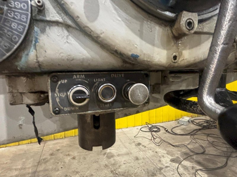 8&#039; ARM x 19&quot; GIDDINGS &amp; LEWIS MODEL #956-CHIPMASTER RADIAL ARM DRILL ON 360° T-SLOTTED BASE: STOCK #23539