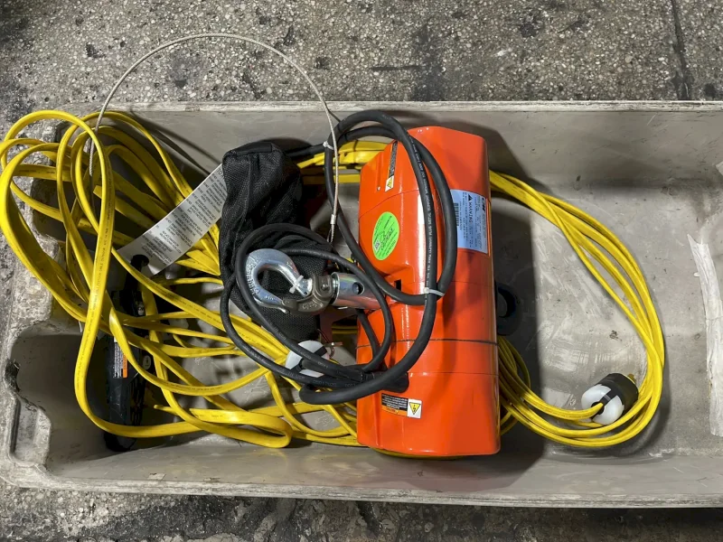 COLUMBUS MCKINNON CORP. 1/4 TON, 16 FPM VALUSTAR CHAIN HOIST  -  WB