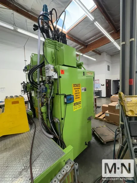 90 TON 4.6 OZ ENGEL MODEL ES330V/90VROTL VERTICAL CLAMP AND INJECTION MOLDING MACHINE MFG 2001