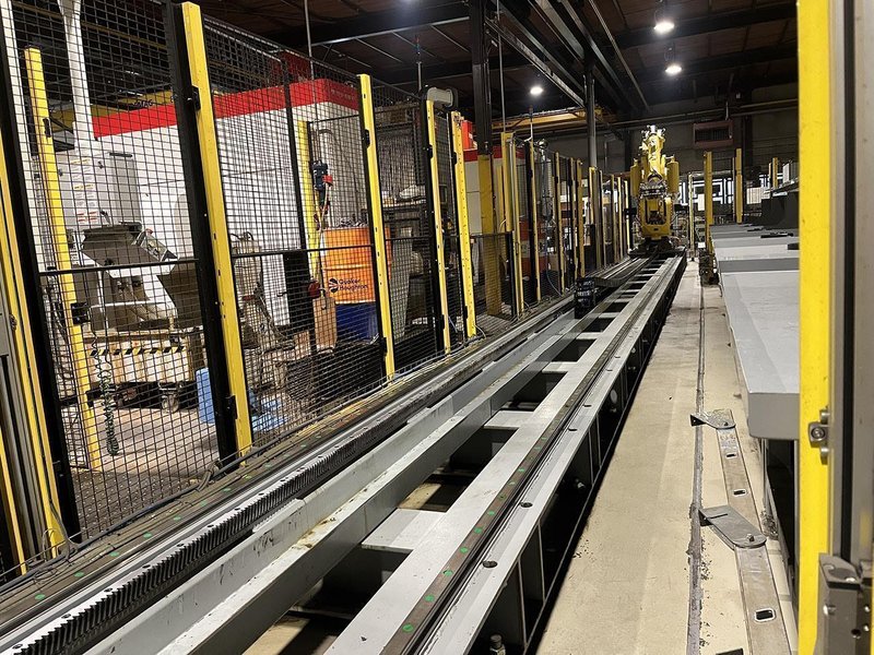 Fanuc Robot + 3 Breton machining centers 5 axes