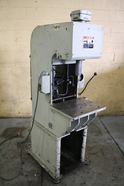 5 TON HANNIFIN HYDRAULIC C FRAME PRESS: STOCK #66471
