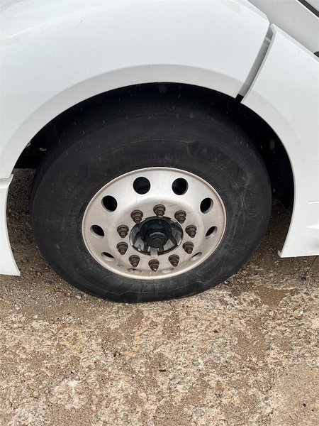 2023 Volvo  4V4NC9EHXPN310965