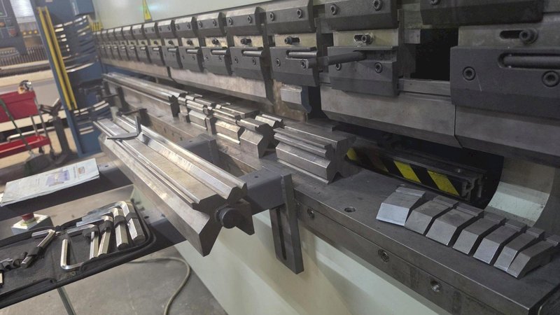 135 Ton x 10.5′ Baileigh PPTK 135/30 Hydraulic Press Brake, 2017 – Backgauge