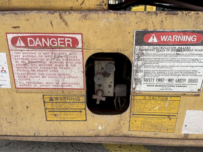 GROVE MODEL #SM3160E SCISSOR LIFT: STOCK #74952