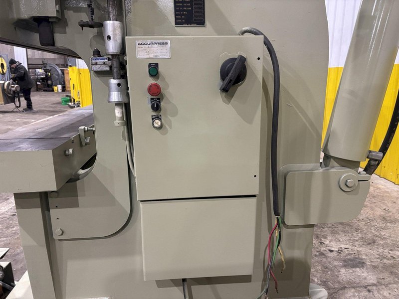250 TON X 12' ACCURPRESS MODEL #725012 HYDRAULIC PRESS BRAKE: YOBRO #24251