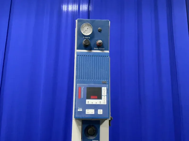 BRANSON ULTRASONIC WELDER   -  2000IW