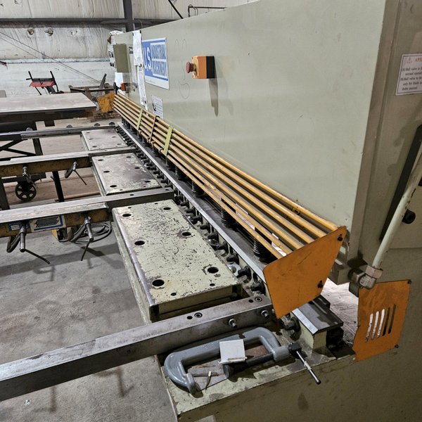 10' X 1/4" US INDUSTRIAL 1025 HYDRAULIC SHEAR. STOCK # 0134025.