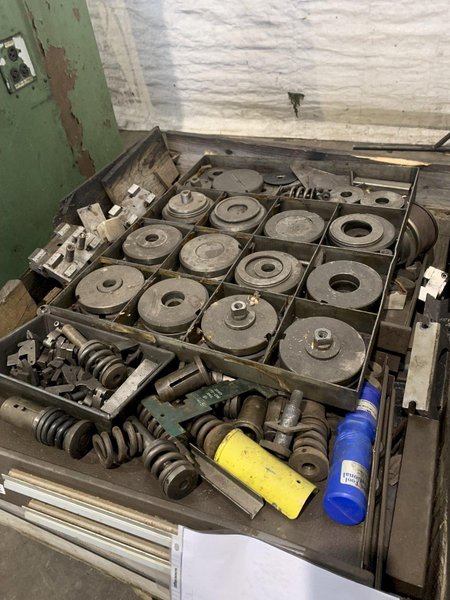 STRIPPIT SONIC 18/30 PUNCH MACHINE AND CORNER NOTCHER W/ TOOLING. STOCK # 1271823.