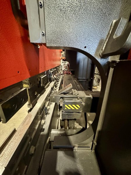 130 Ton 10′ Amada HDS 1303NT Hydraulic Press Brake, 2011 – Tooling Included