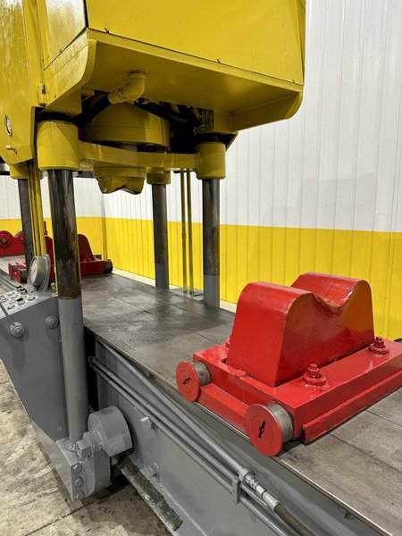 400 TON X 30' DRILCO TRAVELING HEAD HYDRAULIC STRAIGHTENING PRESS: STOCK #24953