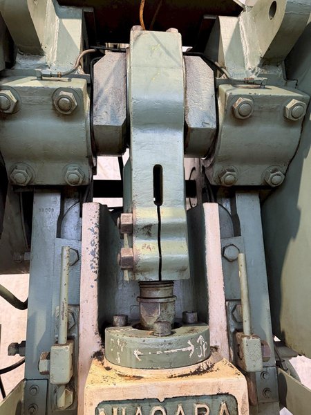 60 TON NIAGARA AF-4 BACK GEARED OBI PRESS. STOCK # 1214125.