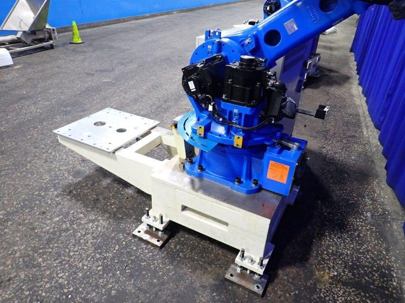YAKSAWA MOTOMAN ROBOT  -  MH80