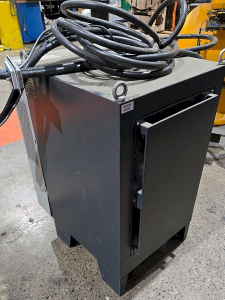 STAUBLI TX200 / CS8C TX200 ROBOTIC ARM AND CABINET – NO TEACH PENDANT USED