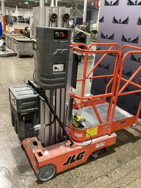 JLG 12SP VERTICAL MAN LIFT USED