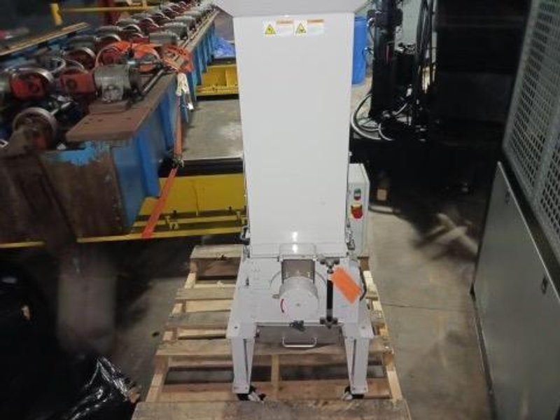 224 Ton Nissei DCX200III-25A Molding Machine, 2023 – Includes Chiller, Dryer, Temp Controller &amp; Granulator