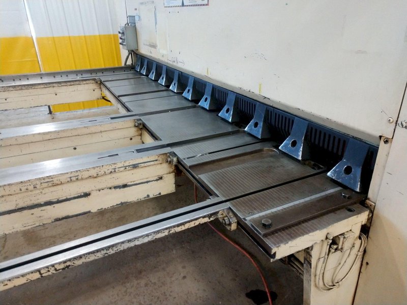 10' x 1/4" CINCINNATI MODEL #2500 CNC HYDRAULIC POWER SHEAR WITH FRONT &amp; BACK GAUGING: STOCK 12587