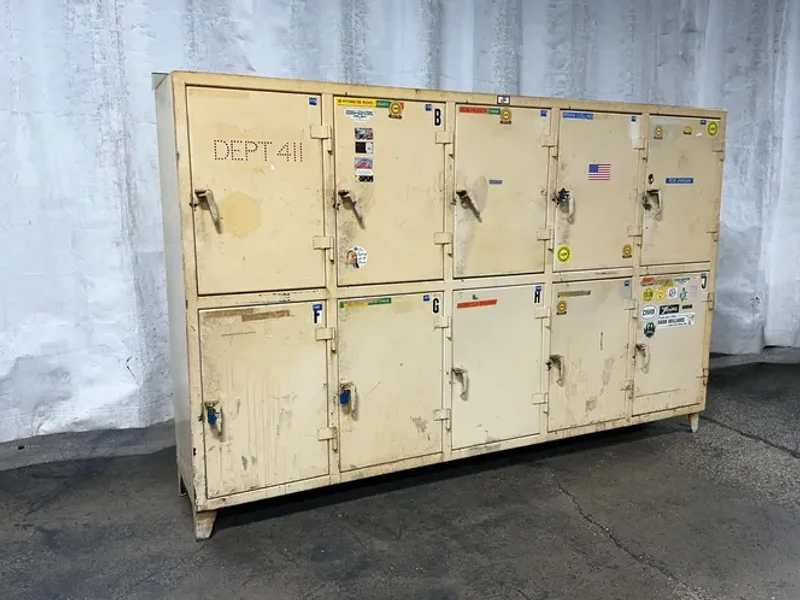 STRONG HOLD 10 DOORS LOCKERS