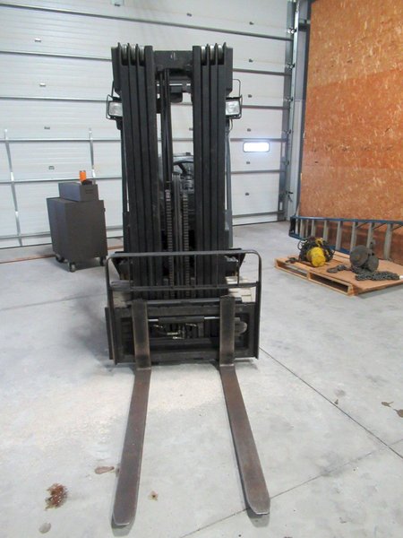 TCM FCG30T7T Forklift – 5,200 lb Capacity, Triple Mast,  Side-Shift, Cushion-Tire, LPG- Auction Item