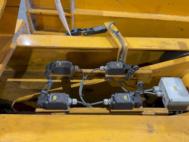 (8) 20 TON NEUERO GEDI 3277 MOBILE VEHICLE LIFTS: YOBRO #23870