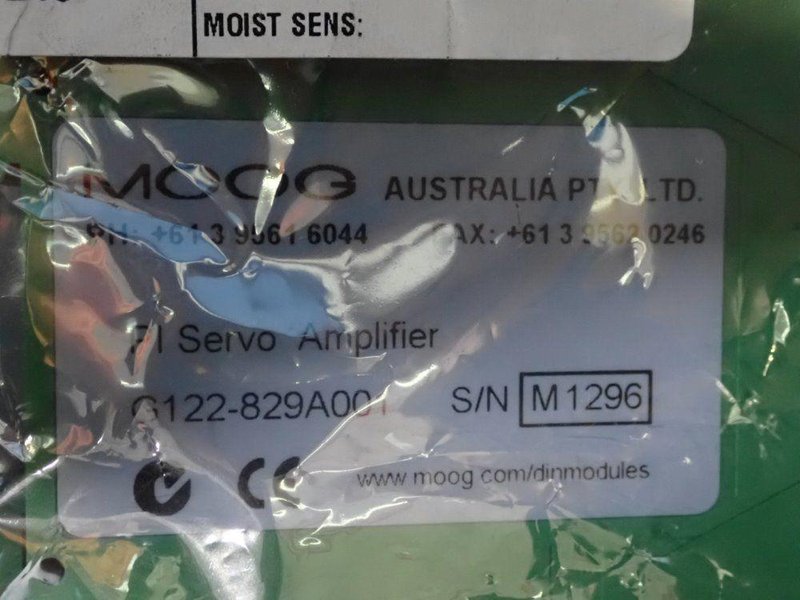 MOOG SERVO AMPLIFIER   -  G122-829A001