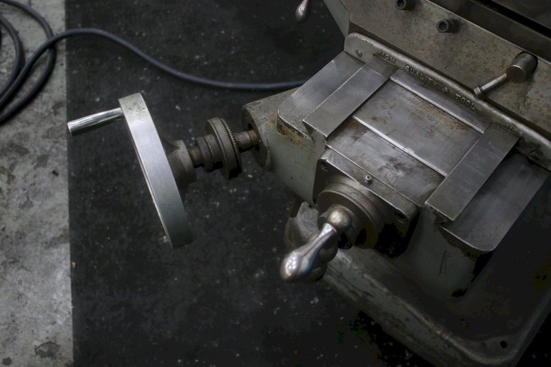 1-1/2 HP BRIDGEPORT VERTICAL RAM TYPE MILL: STOCK #75130
