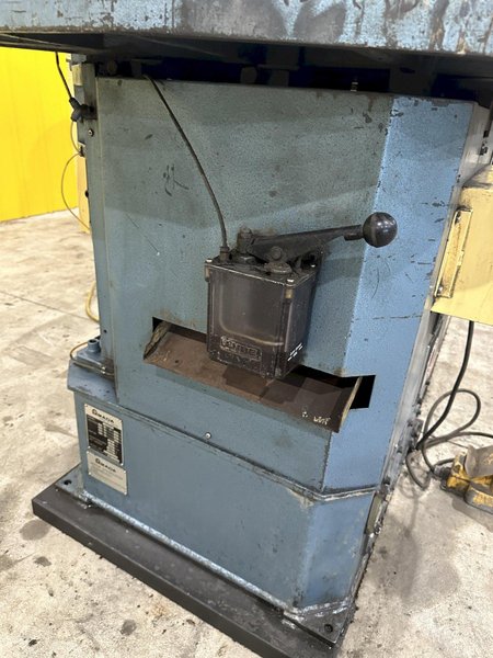 8&quot; x 8&quot; x 1/8&quot; AMADA MODEL #CS-220 HYDRAULIC NOTCHER: STOCK #20970