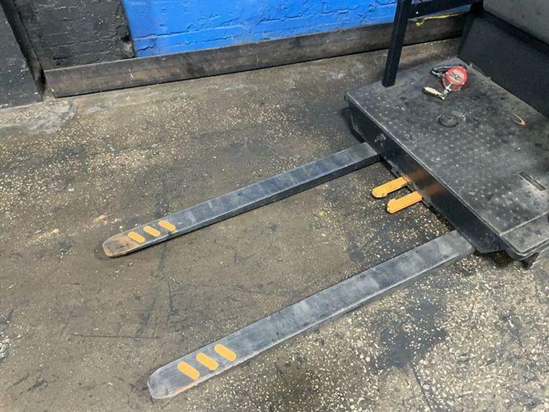 Crown 3000 Lbs Electric Order Picker - Sp3510-30