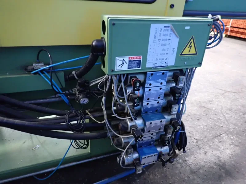 ARBURG INJECTION MOLDING MACHINE  -  270 M 350-90