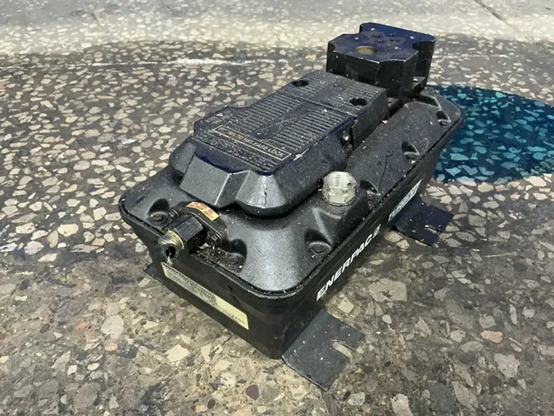 ENERPAC 5000 PSI / 350 BAR TURBO II HYDRAULIC AIR PUMP  -  PASG3002SB