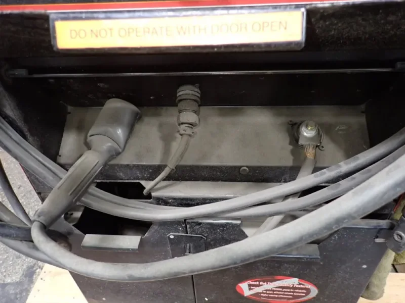 THE LINCOLN ELECTRIC CO 275 AMPS WELDER  -  PRECISION TIG 275