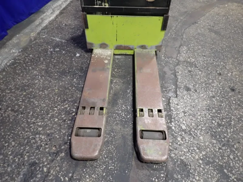 CLARK 6000 LBS ELECTRIC PALLET JACK  -  HWD 30