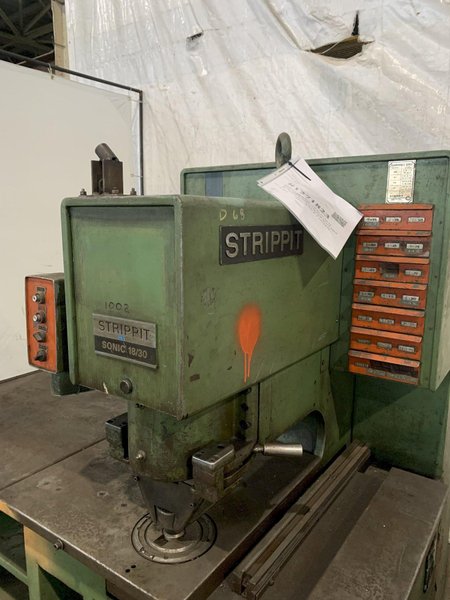 STRIPPIT SONIC 18/30 PUNCH MACHINE AND CORNER NOTCHER W/ TOOLING. STOCK # 1271823.