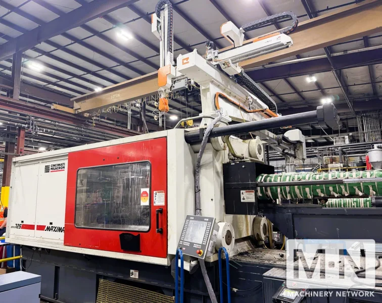 725 TON 140 OZ MILACRON MODEL MS725 INJECTION M0LDING MACHINE MFG 2015
