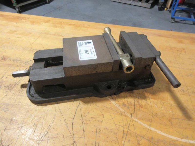 Kurt D-60 6&quot; Machine Vise W/ Jaws &amp; Handle- Auction Item
