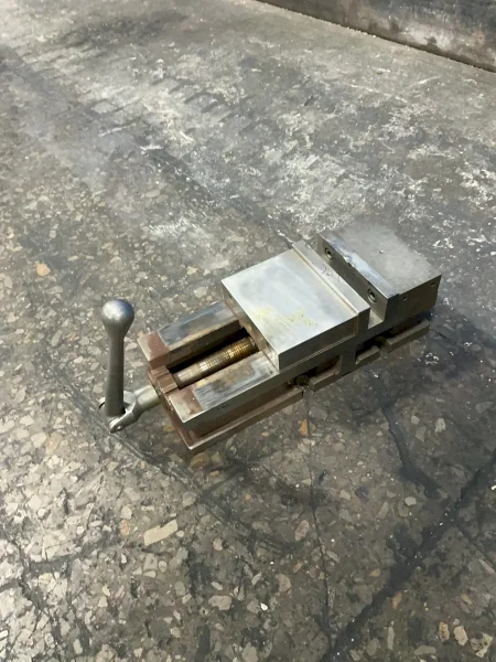 KURT MANUFACTURING CO 6” 6” VISE  -  3600V
