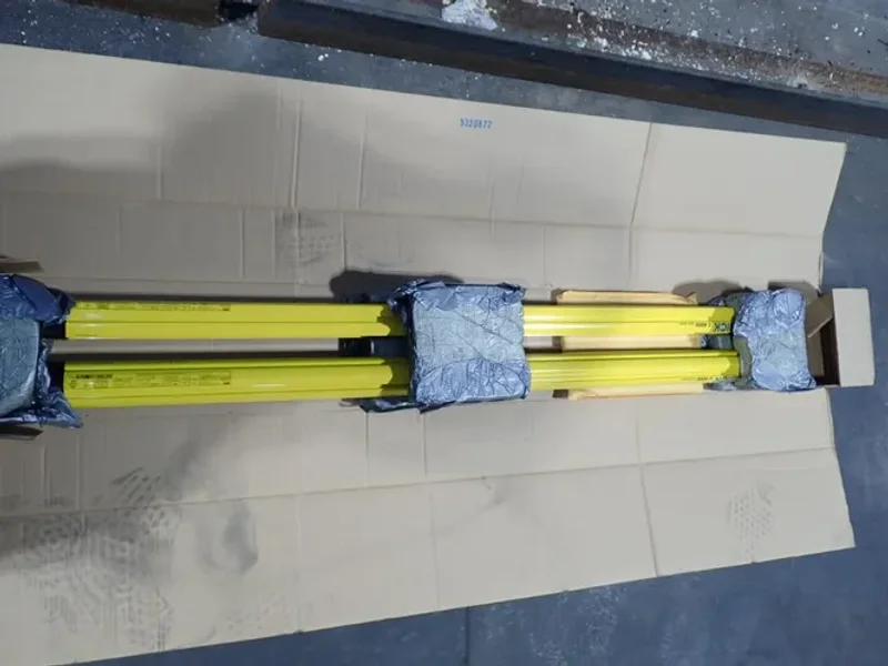 SICK LIGHT CURTAIN SENSOR   -  C4000