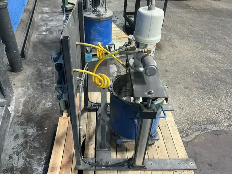 GRACO AIR POWERED GREASE PUMP  -  FIRE-BALL 425