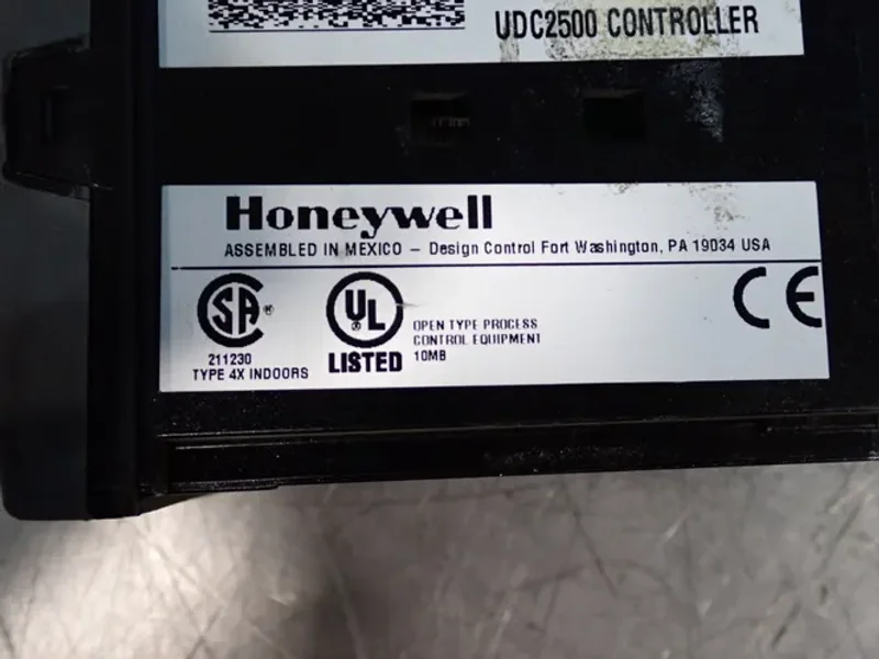 Honeywell  Udc2500 Controller  - Dc2500-ee-1a00-z10-00000-00-0