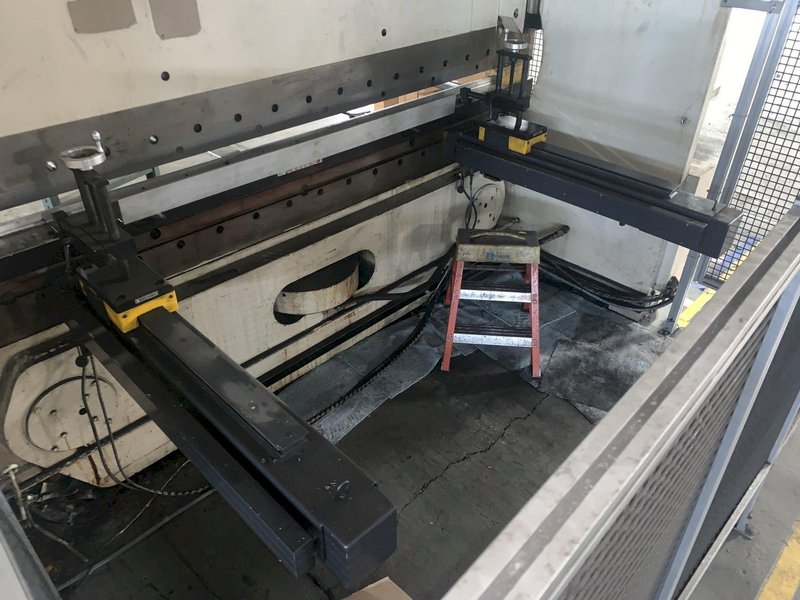 175 TON X 10' CINCINNATI MODEL #175-FMII FORM MASTER HYDRAULIC CNC PRESS BRAKE WITH UPGRADED TOUCHSCREEN CONTROLS. STOCK # 1801620