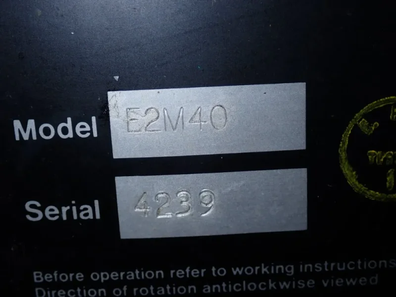 EDWARDS VACUUM PUMP   -  E2M40