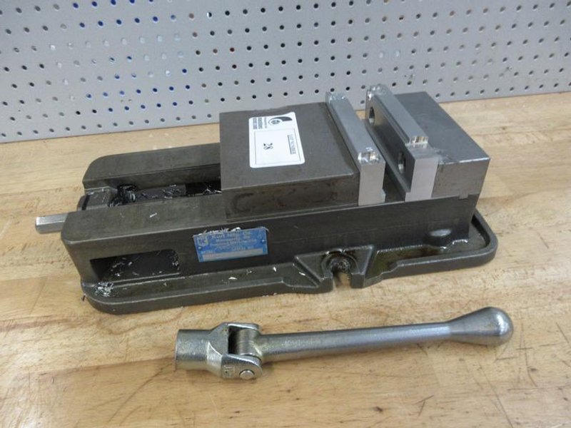 Kurt D675 6&quot; Machine Vise with Aluminum Soft Jaws and Handle- Auction Item
