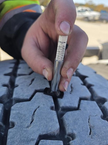 PETERBILT 567 - Trucks