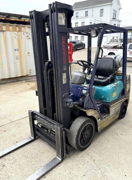 4500 Lb. Komatsu Lift Truck FG25ST-12 Triple Stage, SS, LP Gas, Low Price