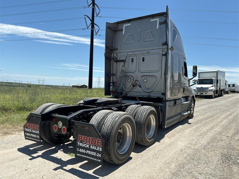 2020 Freightliner Cascadia 126 3AKJHHDR2LSKC0465