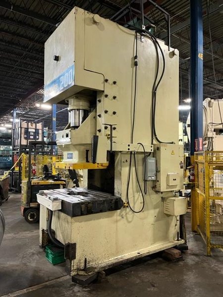 220 TON KOMATSU OBS200S GAP FRAME PRESS. STOCK # 1704720